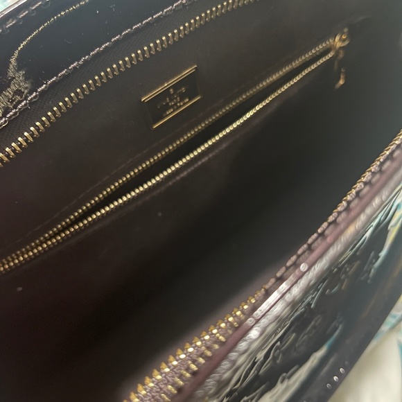 Louis Vuitton - Picture 8 of 12